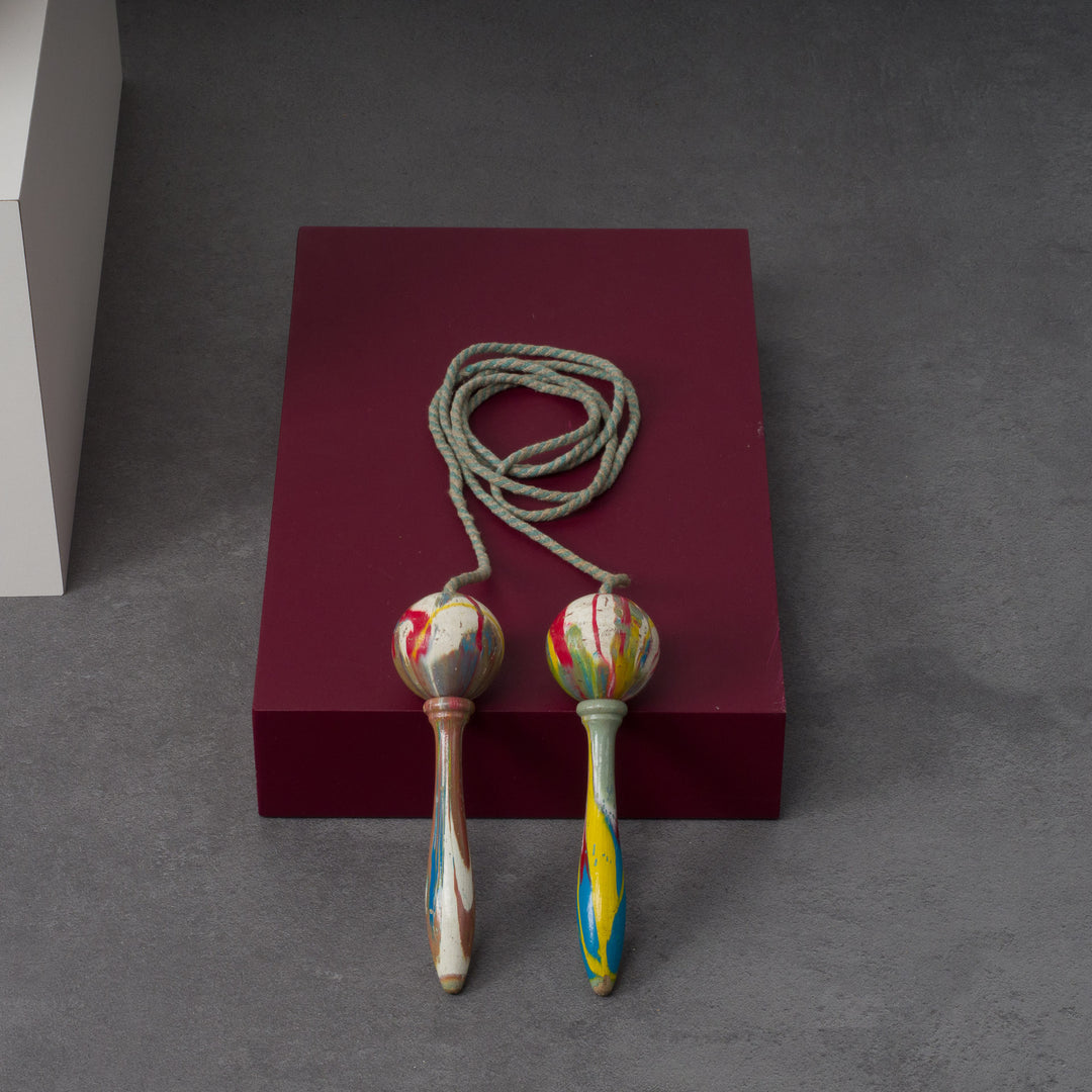 Base powder-coated in burgundy steel