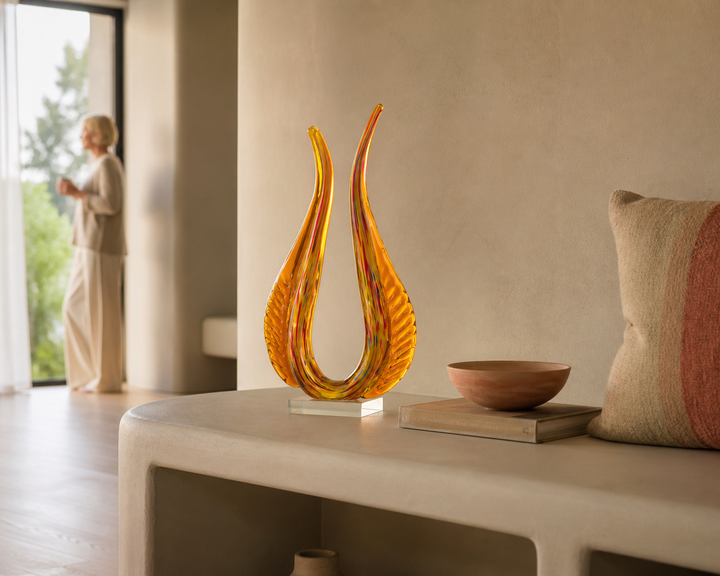 Modern oranje kunstglas in vleugelvorm (42 cm)