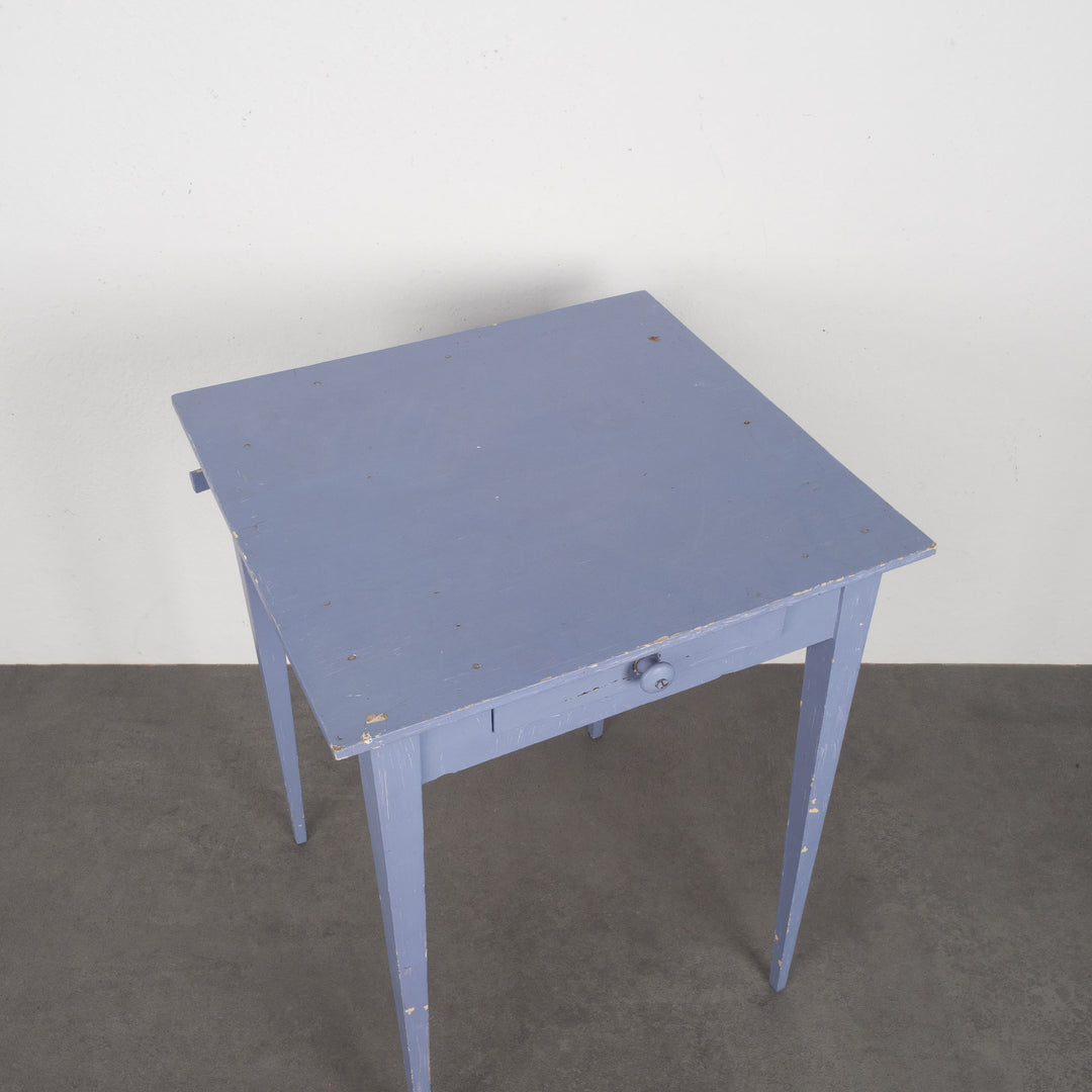 🪑 Authentic wooden table in purple - character that speaks