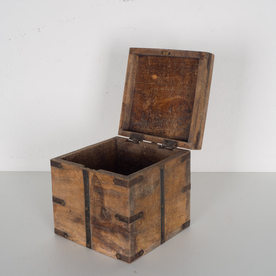 Koloniale kist in Shisham hout – massief & karaktervol – 19,5 x 20 x 20 cm