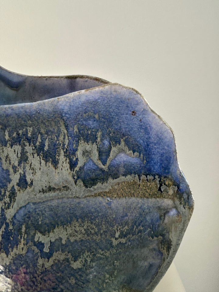 Blauwe Horizon – handgemaakte keramische vaas met een ziel - 30 x 4 x 21 cm