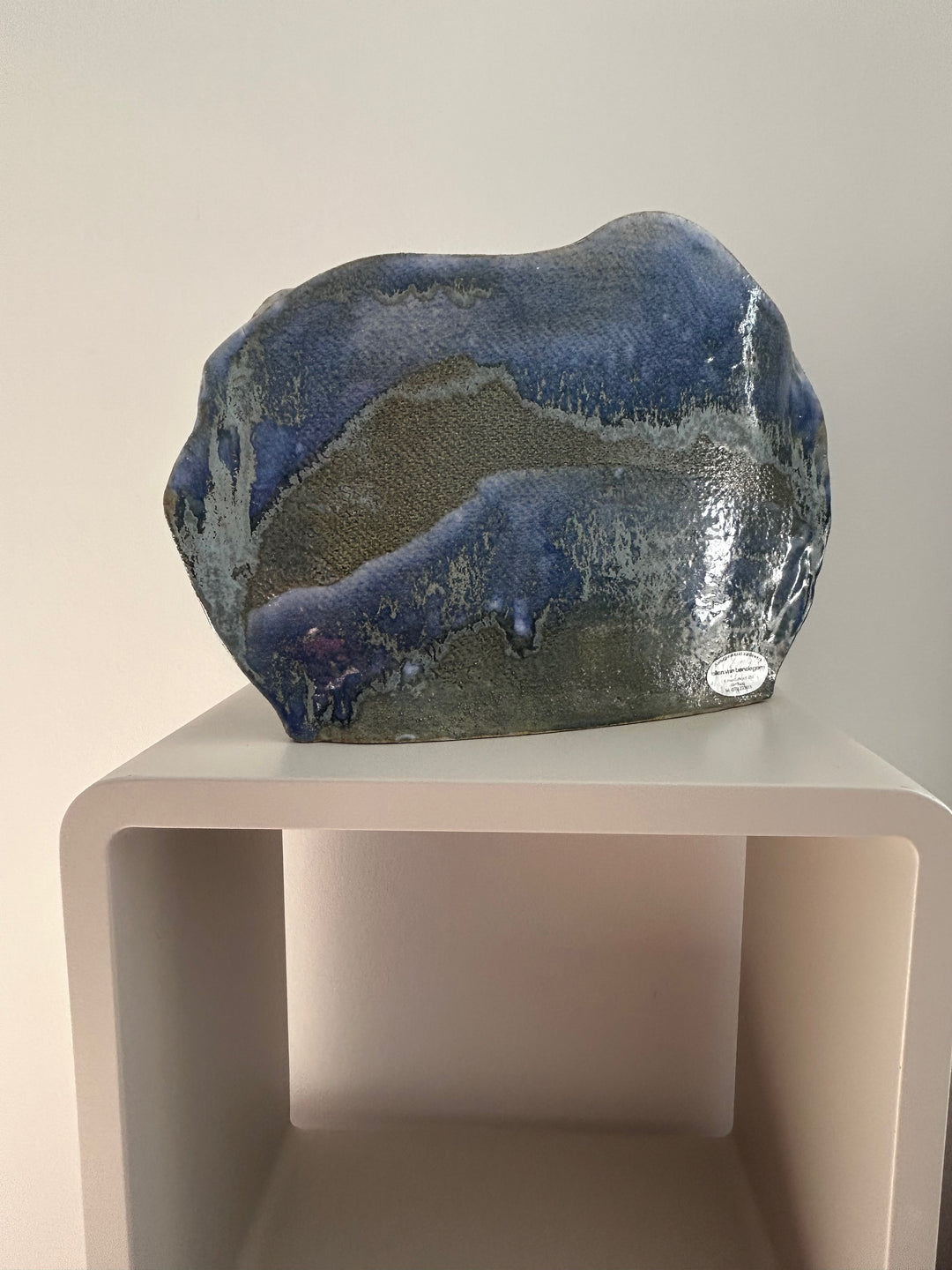 Blauwe Horizon – handgemaakte keramische vaas met een ziel - 30 x 4 x 21 cm