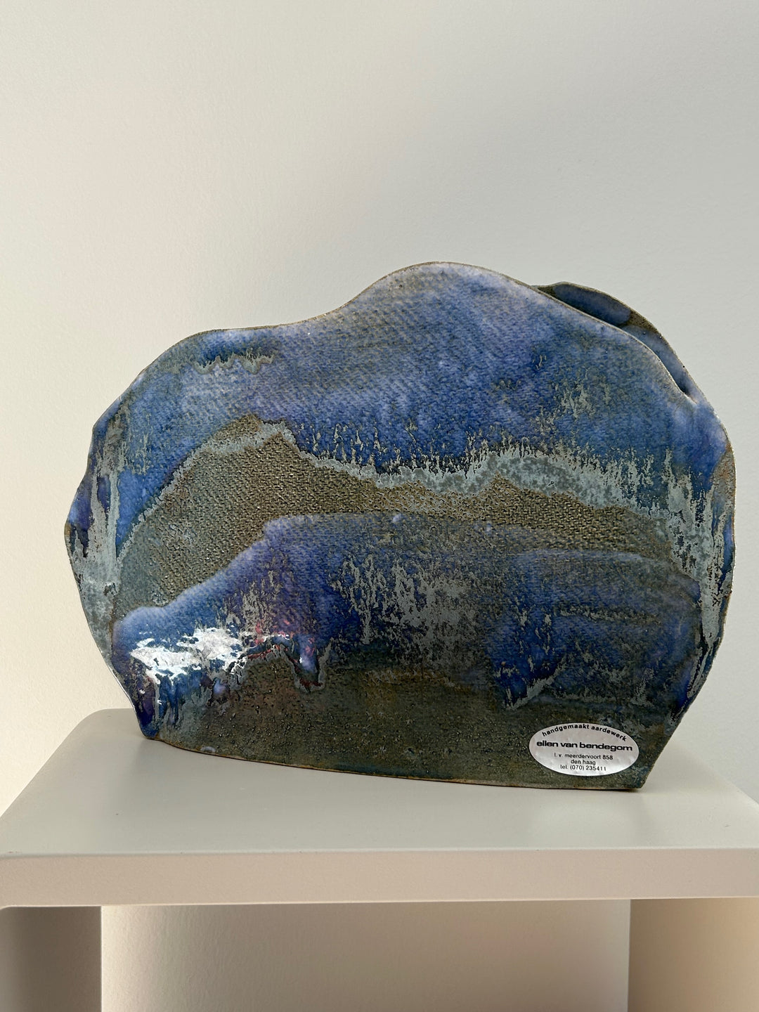 Blauwe Horizon – handgemaakte keramische vaas met een ziel - 30 x 4 x 21 cm