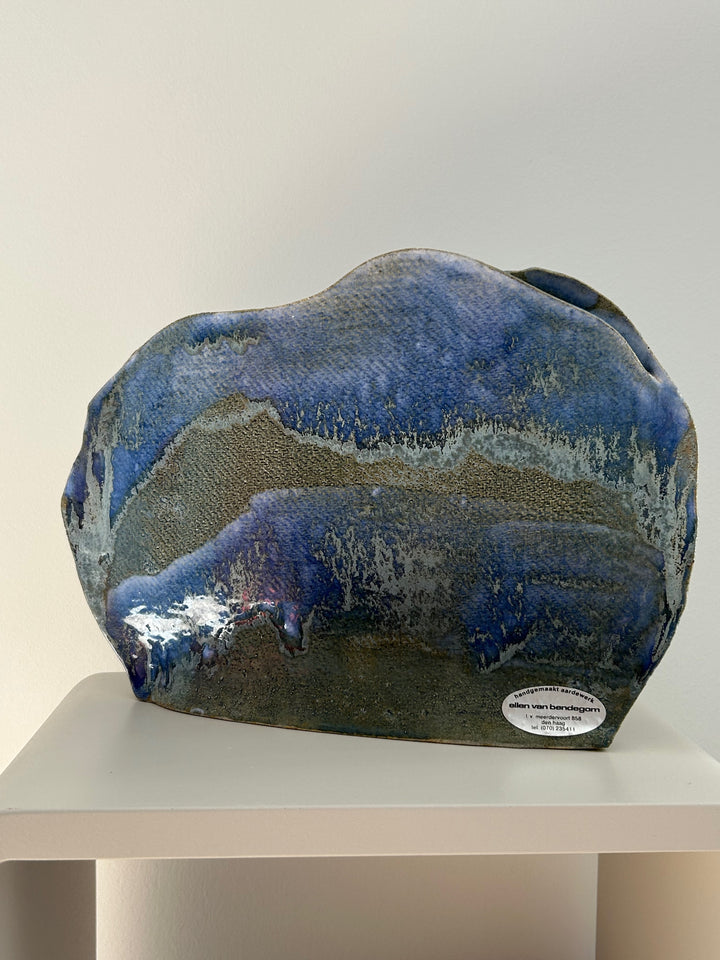 Blauwe Horizon – handgemaakte keramische vaas met een ziel - 30 x 4 x 21 cm