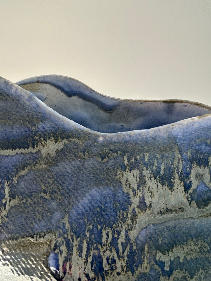 Blauwe Horizon – handgemaakte keramische vaas met een ziel - 30 x 4 x 21 cm