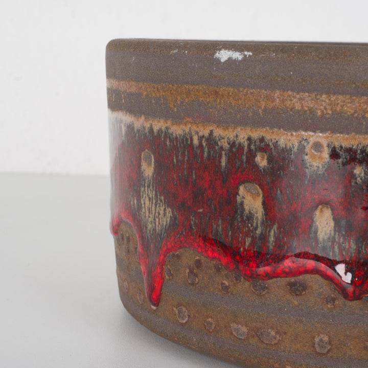 Bruine keramische Fat Lava vintage schaal met rood glazuur – 20x20x8,5 cm