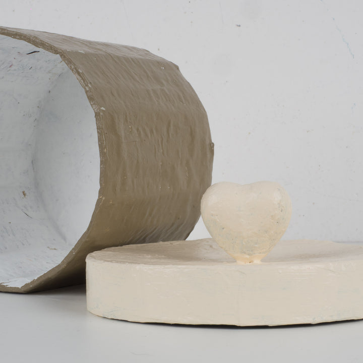 Handgemaakt dekselpotje in papier-maché met hart – Beige & Greige – Sociale creatie