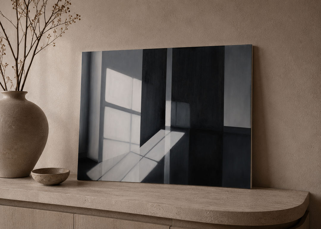Schilderij 'Waar licht de stilte tekent – een spel van schaduw en ruimte' door Monique Coppieters / 70,5x50,5cm