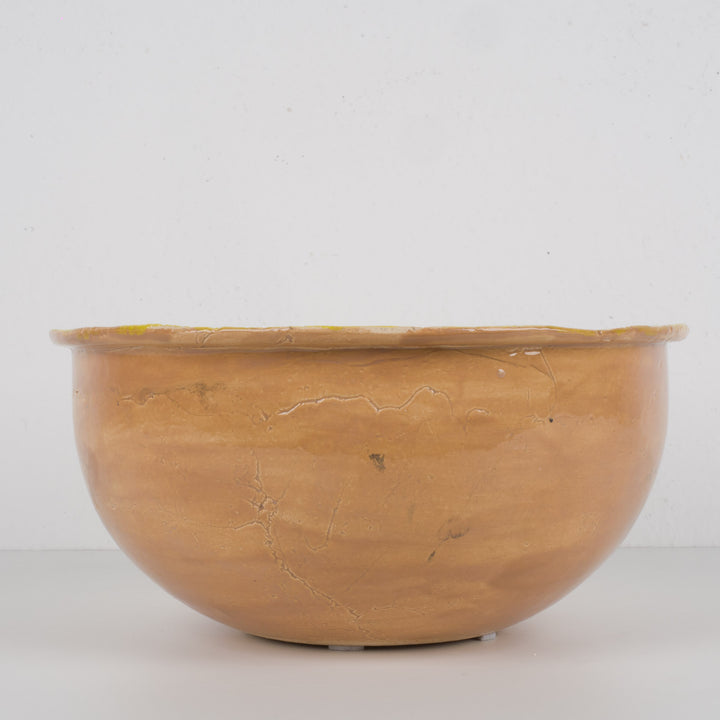 Handgemaakte geglazuurde keramische schaal in aardetinten / 30,4 × 29,4 × 13,4 cm