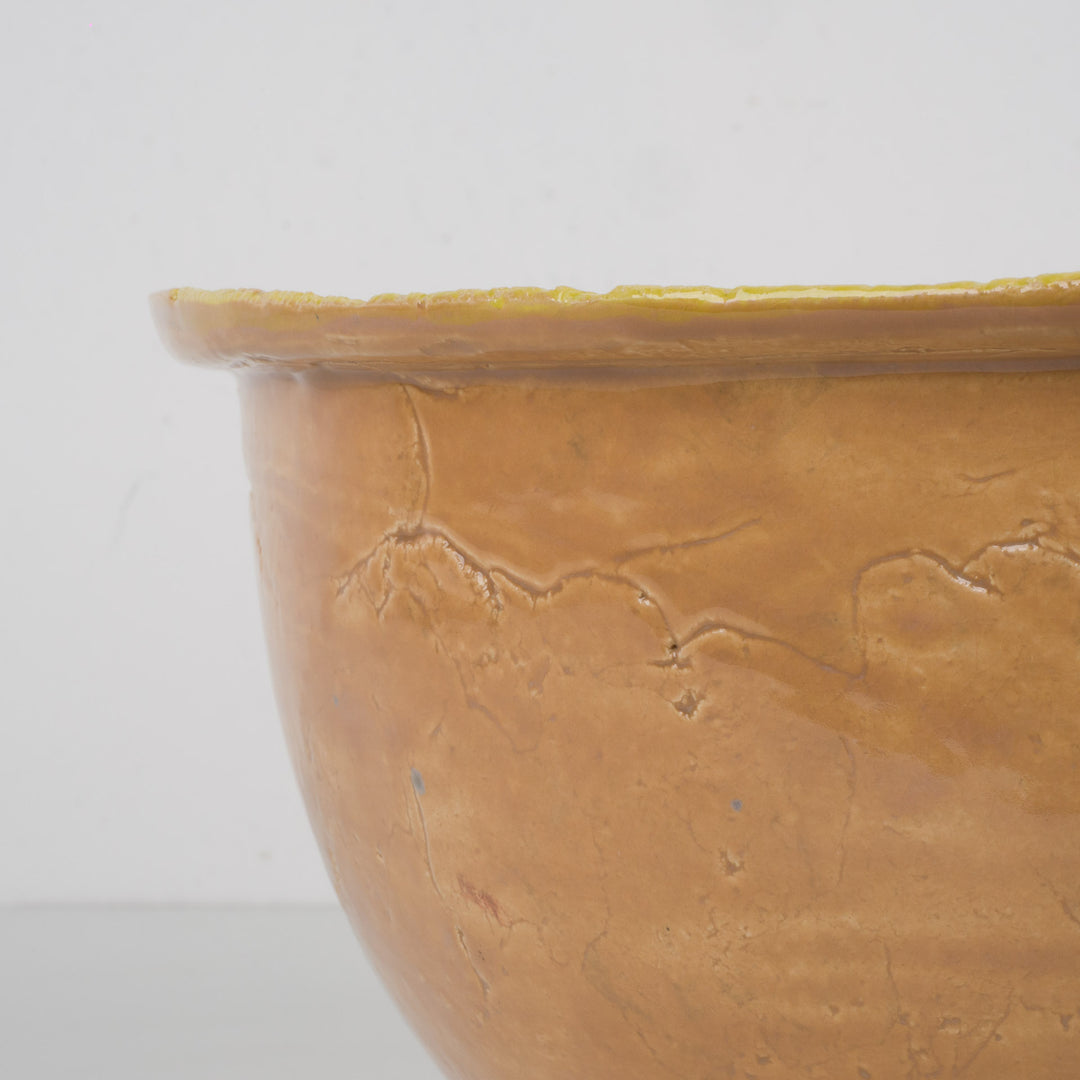 Handgemaakte geglazuurde keramische schaal in aardetinten / 30,4 × 29,4 × 13,4 cm
