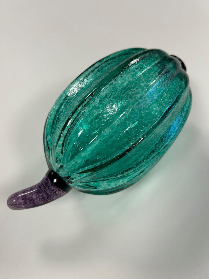 Kosta Boda glass art – Green pumpkin (model 98918) by Gunnel Sahlin