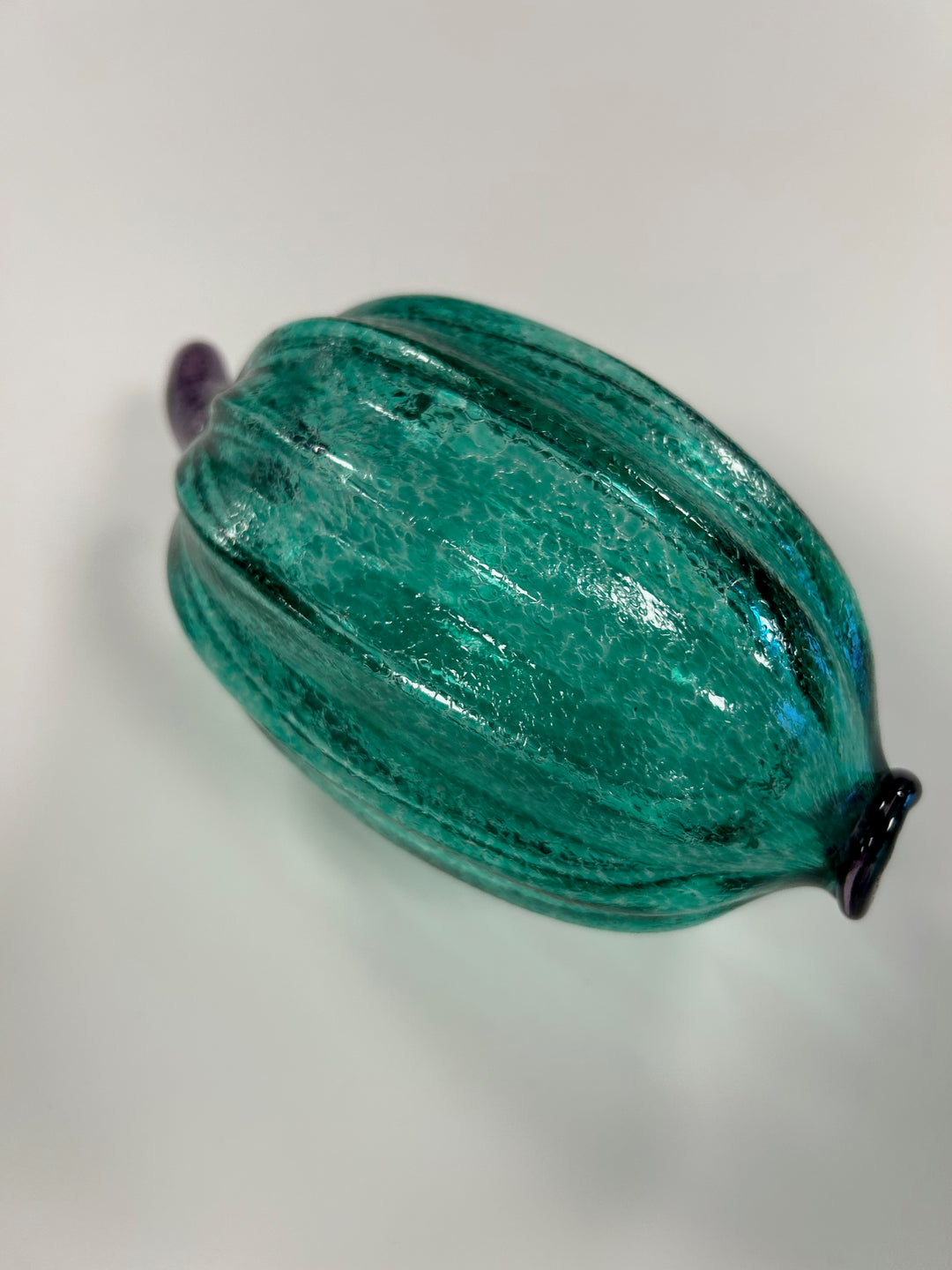 Kosta Boda glass art – Green pumpkin (model 98918) by Gunnel Sahlin