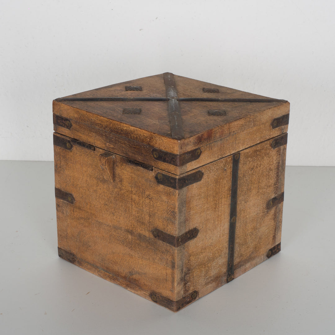 Koloniale kist in Shisham hout – massief & karaktervol – 19,5 x 20 x 20 cm