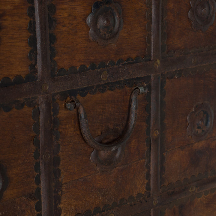 Koloniale Shisham Houten Kist 36x34x36 cm – Authentieke Opbergkist met Metalen Beslag