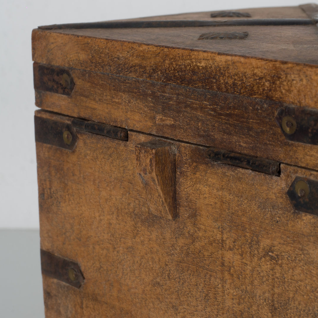 Koloniale kist in Shisham hout – massief & karaktervol – 19,5 x 20 x 20 cm