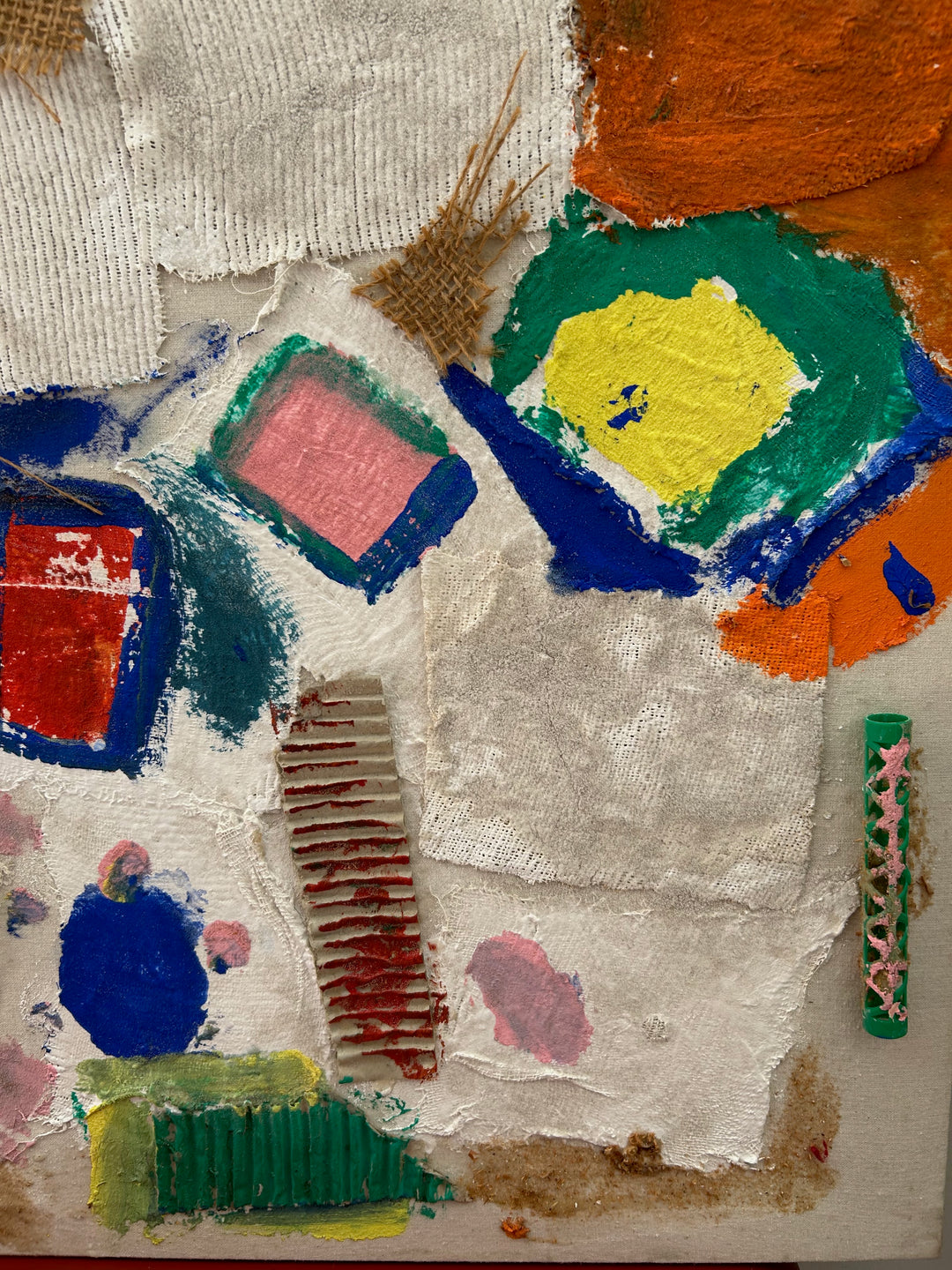 Abstracte Mixed Media Collage – Kleurrijk Textuurkunstwerk met Unieke Materialen - 64,5 x 50 x 3 cm