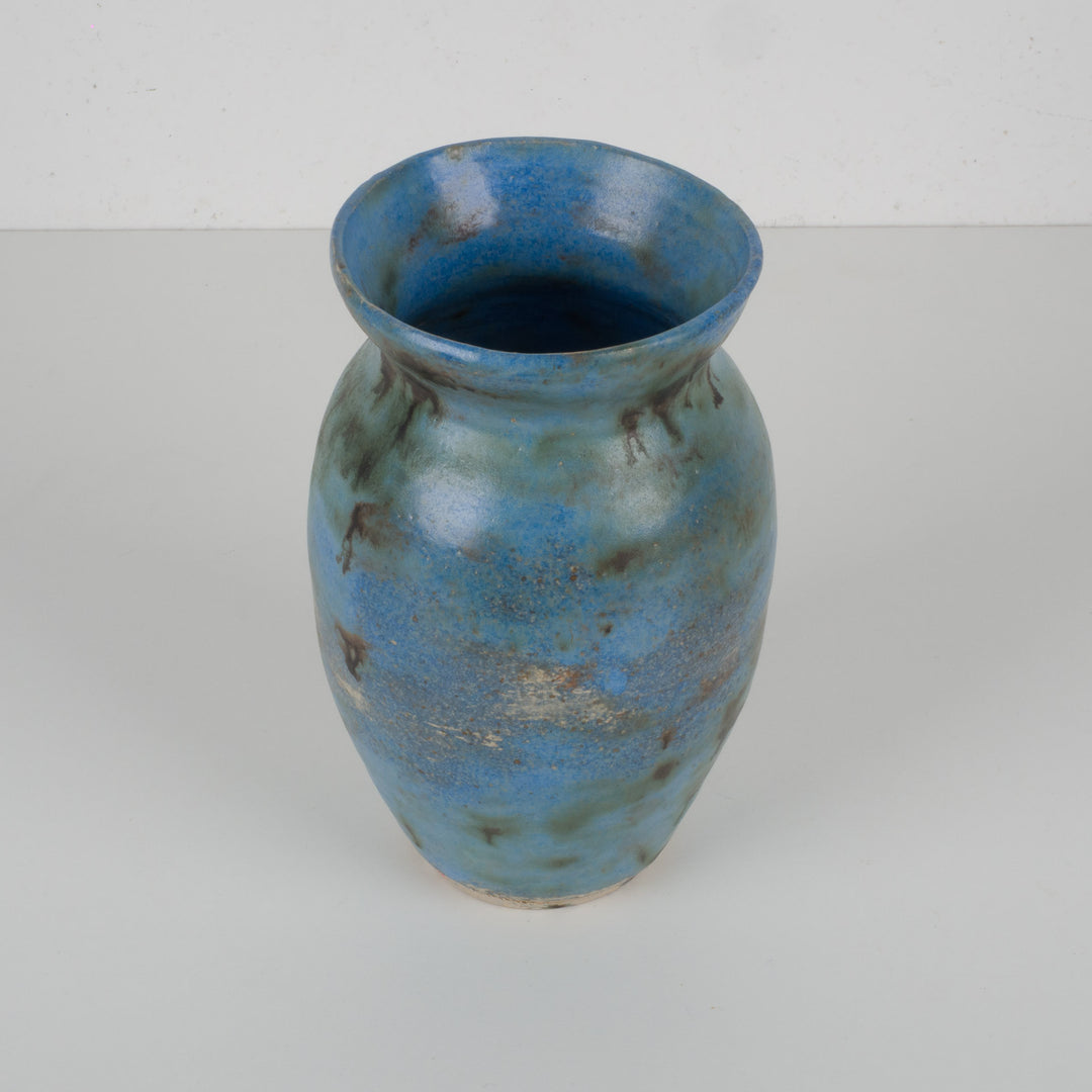 Handmade ceramic vase in mottled light blue – signed – 12×12×19 cm 