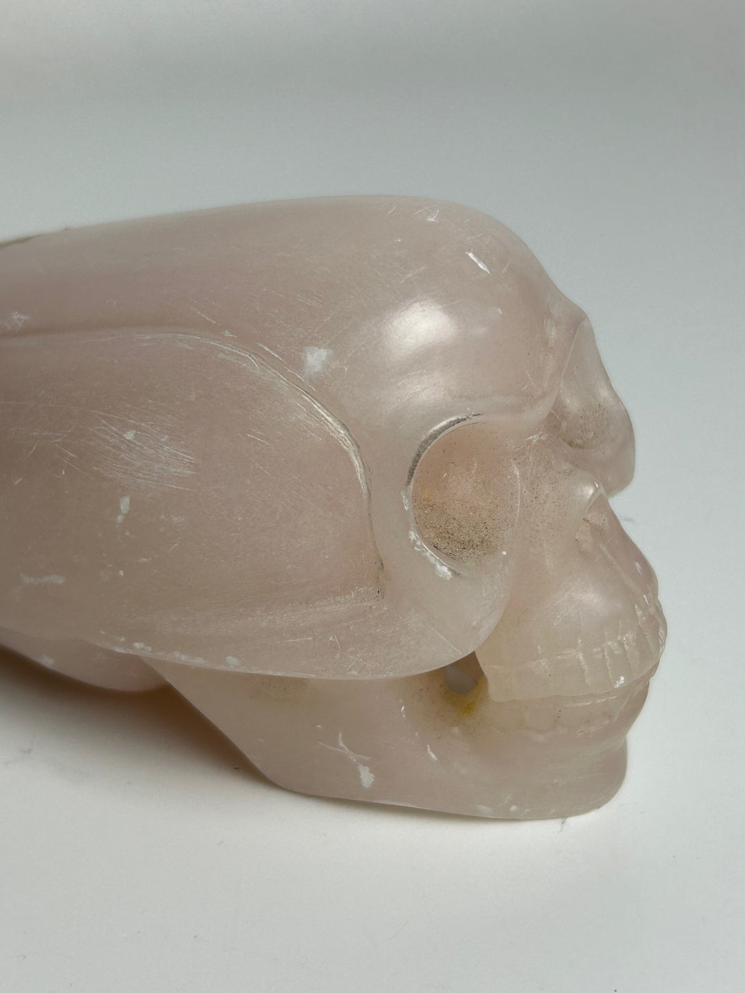 Sculptuur – Schedel in roze calciet | 15 x 5,5 x 7 cm