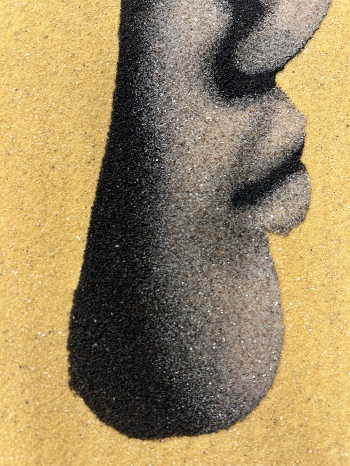 Painting on sand – Woman's face in profile – Senegalese art