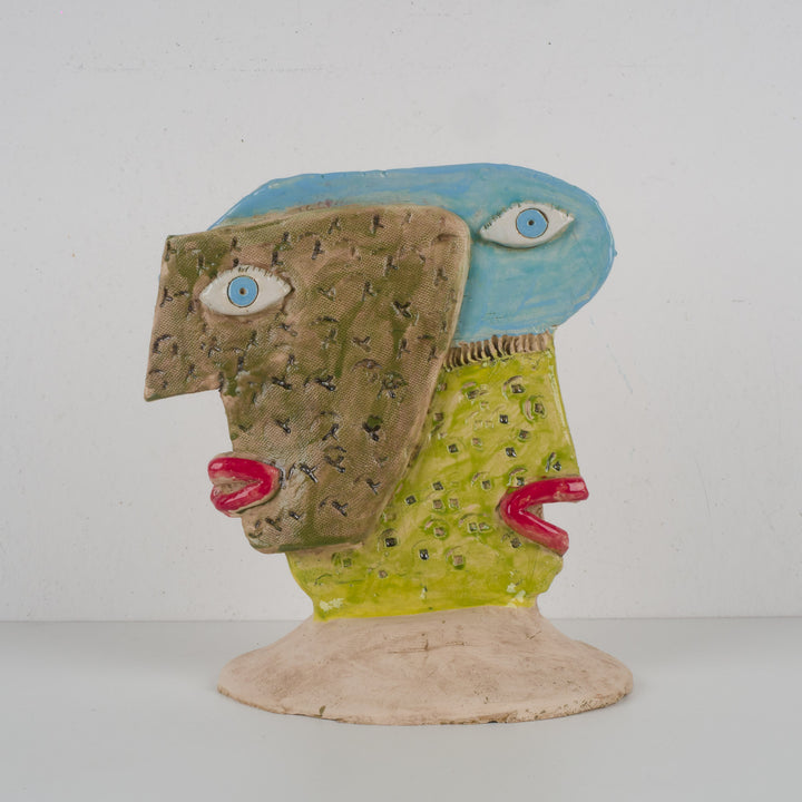 Ludiek geometrisch keramisch beeld – Gezichten in lichtblauw en groentinten