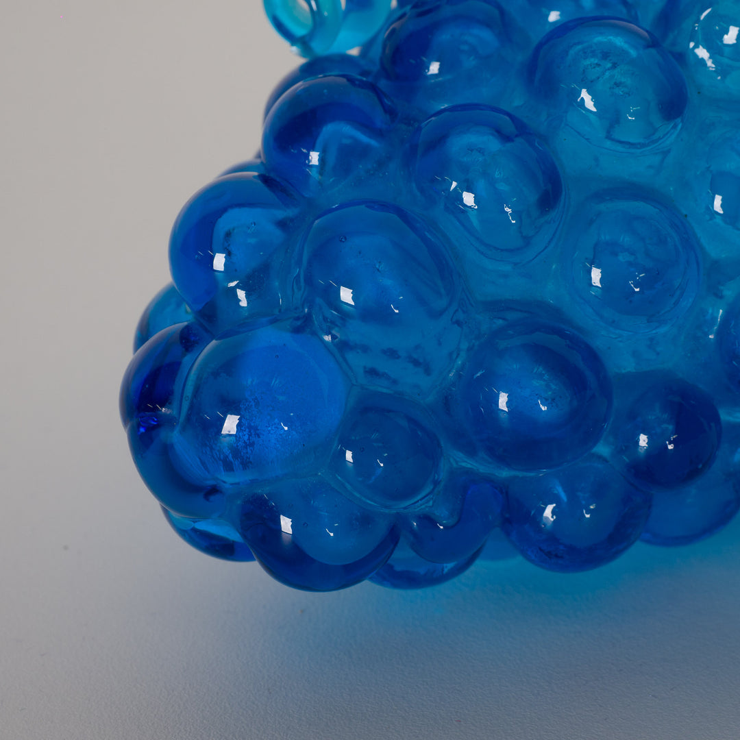Vintage glazen druiventros – sculpturaal design in helder blauw (15 x 8,5 x 10,5 cm)