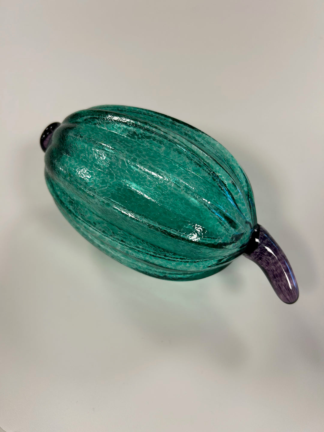 Kosta Boda glass art – Green pumpkin (model 98918) by Gunnel Sahlin