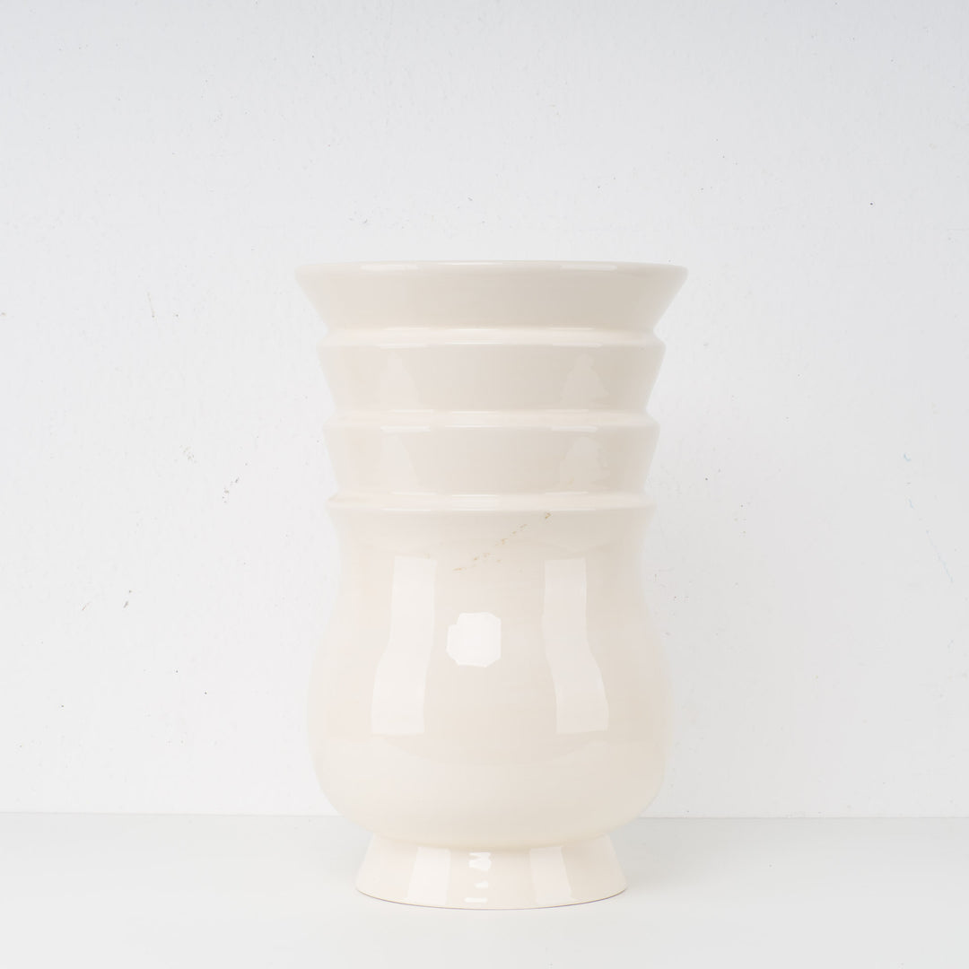 Royal Boch Siervaas in Ivoorkleurige Keramiek / 25,5x25,5x40 cm