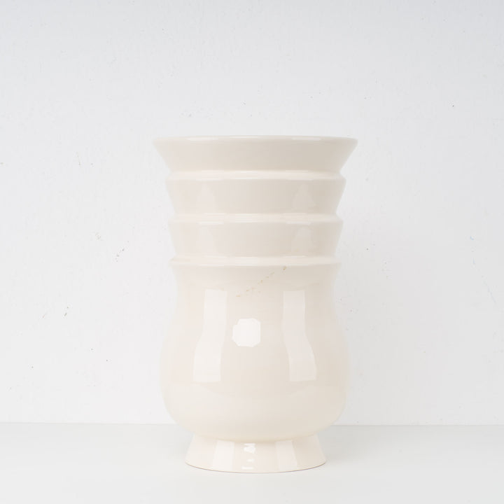 Royal Boch Siervaas in Ivoorkleurige Keramiek / 25,5x25,5x40 cm