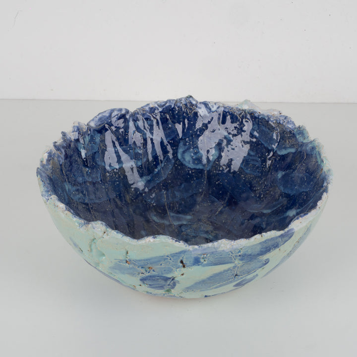 Handgemaakte keramische schaal Karla Vanacker – uniek kunstobject in lichtgroen en diepblauw – 24 cm