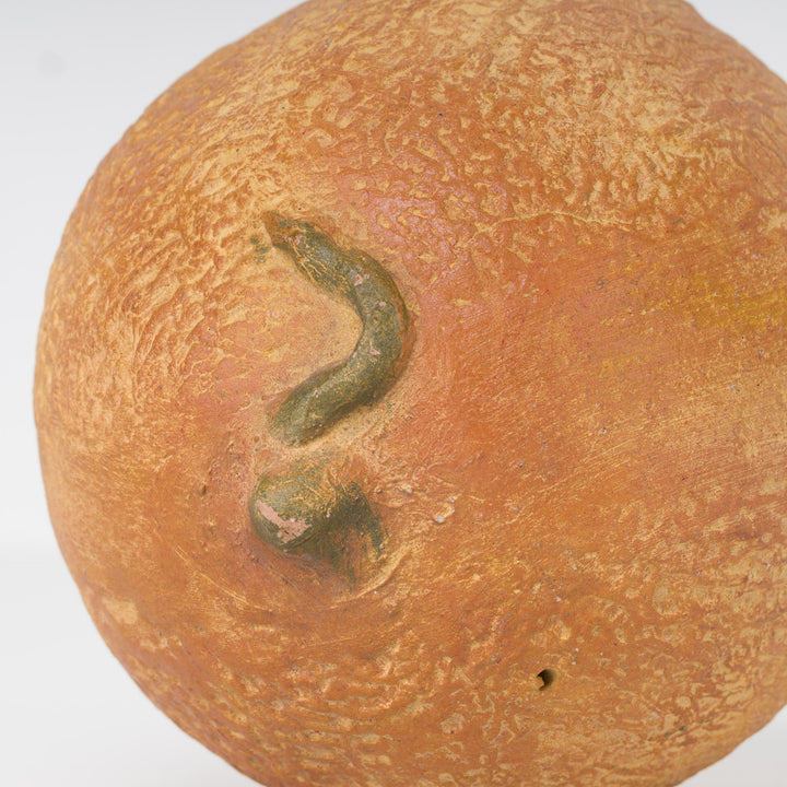 Decoratieve sculptuur van een citrusvrucht – steen of gips – 15 x 12 x 11 cm