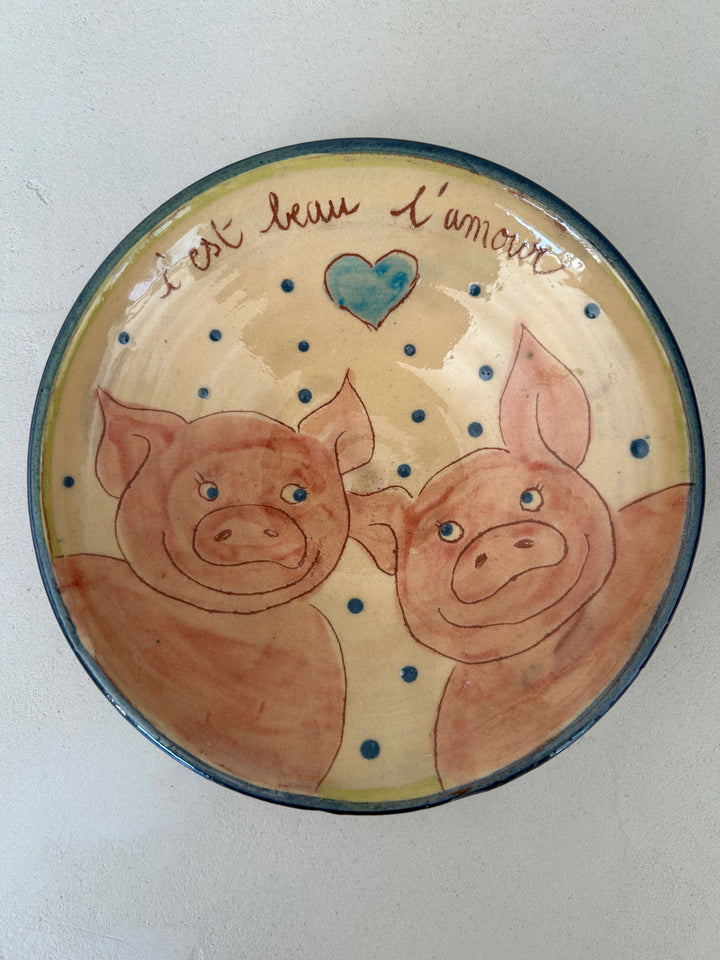 Handgemaakt geglazuurd keramisch bord “C’est beau l’amour” / 19,5 x 19,5 x 5,5 cm