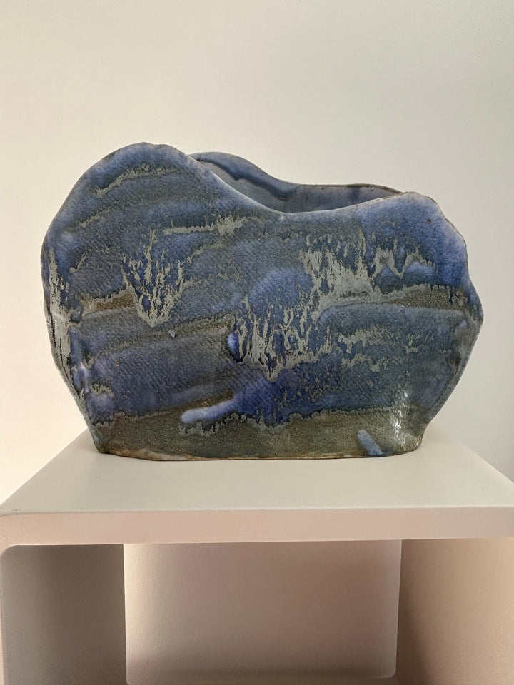 Blauwe Horizon – handgemaakte keramische vaas met een ziel - 30 x 4 x 21 cm