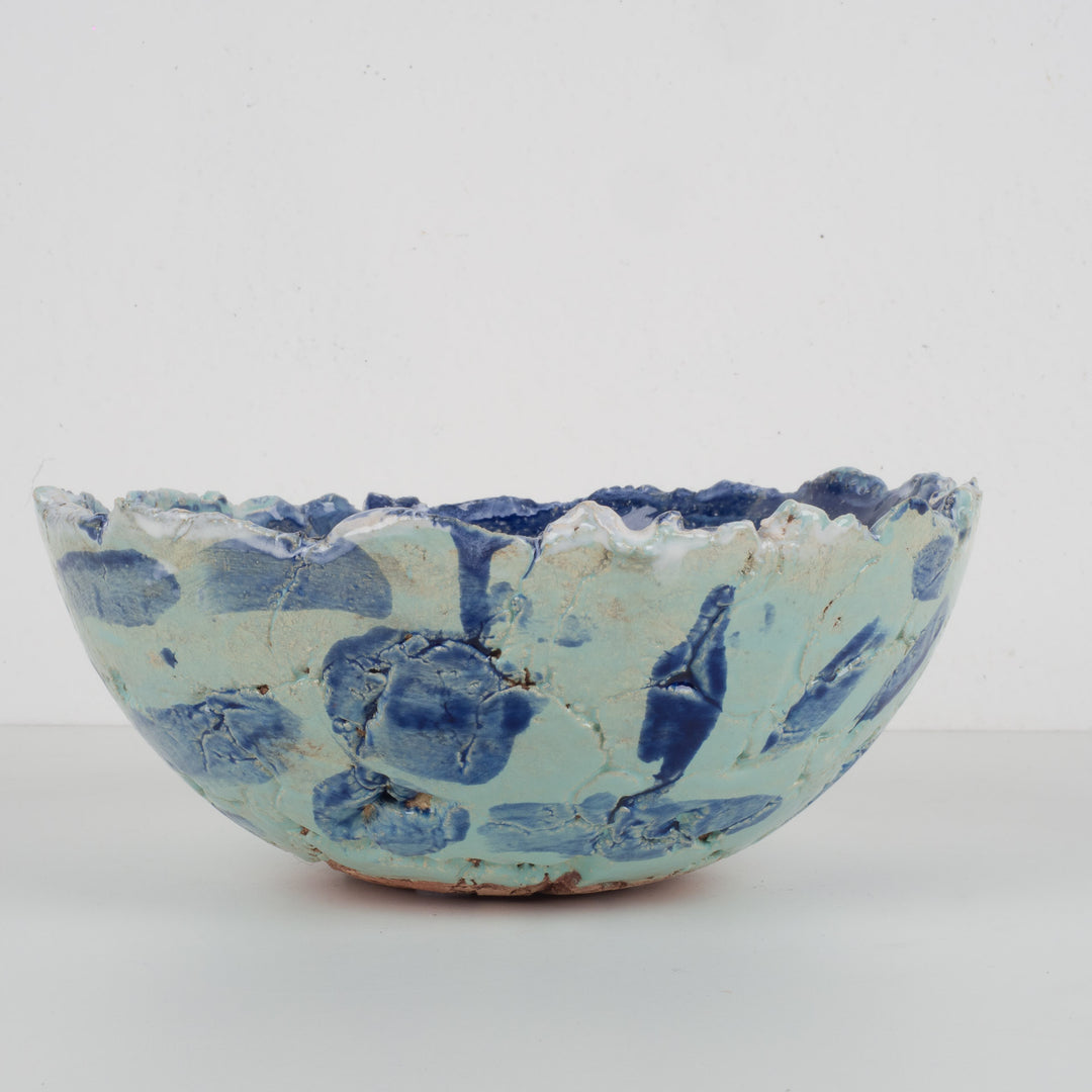 Handgemaakte keramische schaal Karla Vanacker – uniek kunstobject in lichtgroen en diepblauw – 24 cm