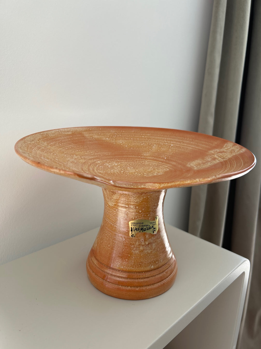 Keramische Tazza “Yves Marian” – Warm Oranje Sculptuur / 23,8 x 23,8 x 15,5 cm