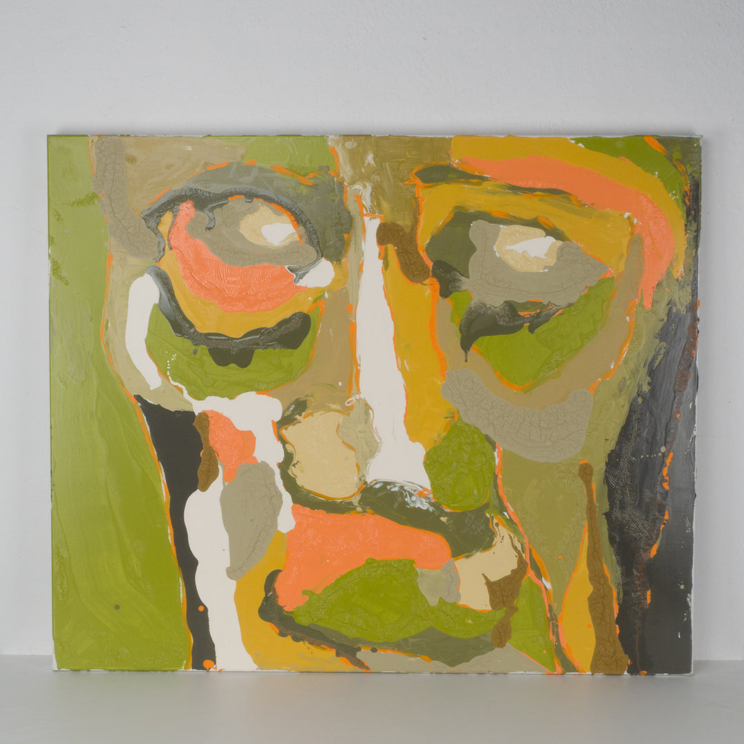 Contemporary painting of a front of a face in green and orange by Hilde Deceuninck.