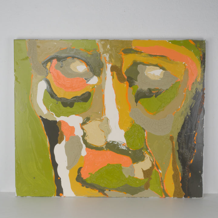 Contemporary painting of a front of a face in green and orange by Hilde Deceuninck.