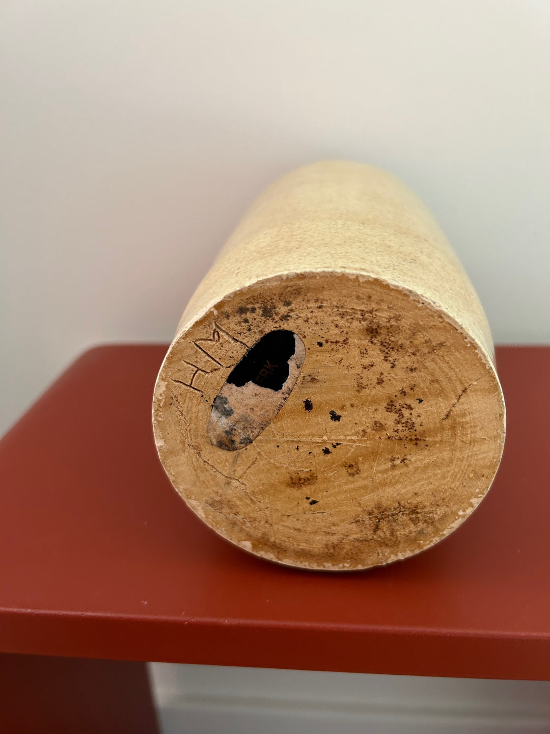 Stilte in Vorm – Beige handgemaakte Keramische Vaas (gesigneerd HM) - 19cm hoog