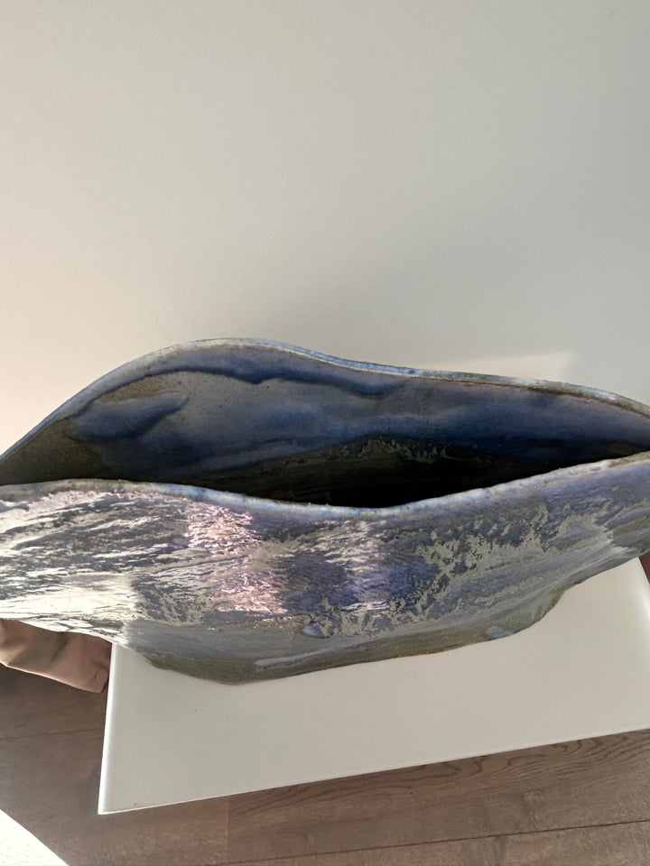 Blauwe Horizon – handgemaakte keramische vaas met een ziel - 30 x 4 x 21 cm