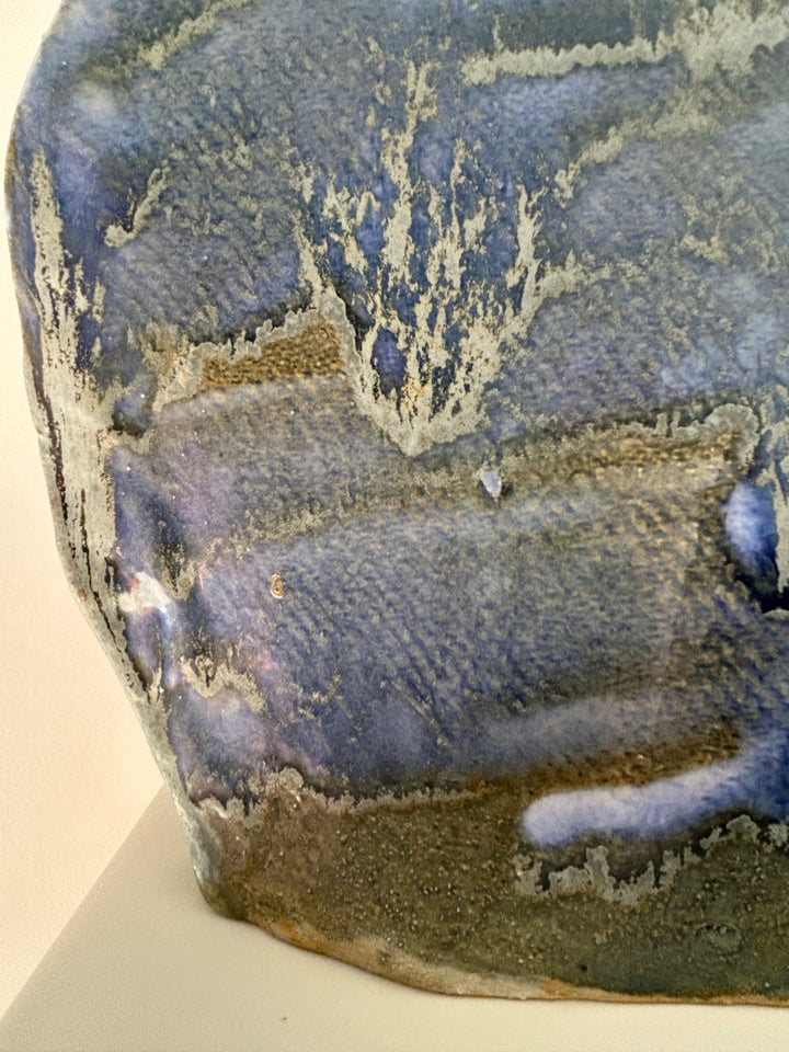 Blauwe Horizon – handgemaakte keramische vaas met een ziel - 30 x 4 x 21 cm