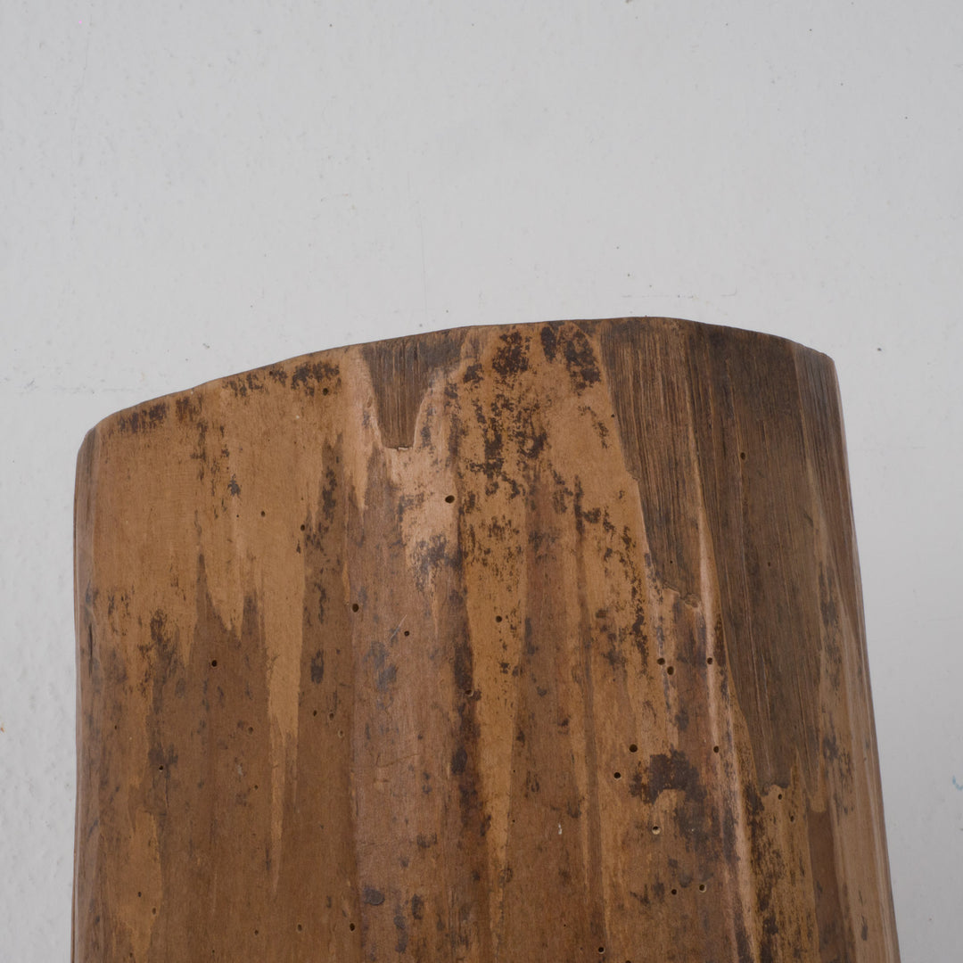 Massief houten vaasobject – Sculpturaal & tijdloos karakterstuk