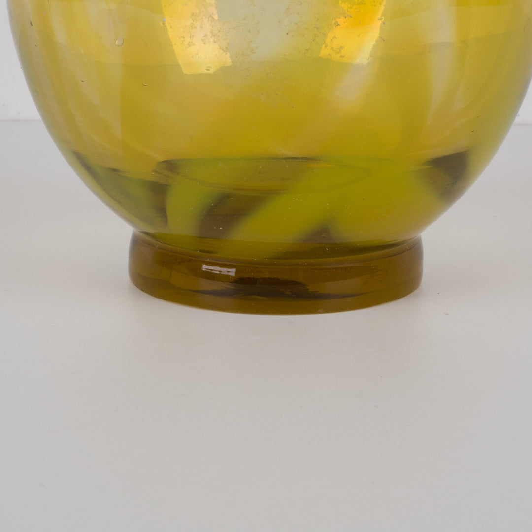 Vintage okergele vaas met vleugels – Groot en karaktervol