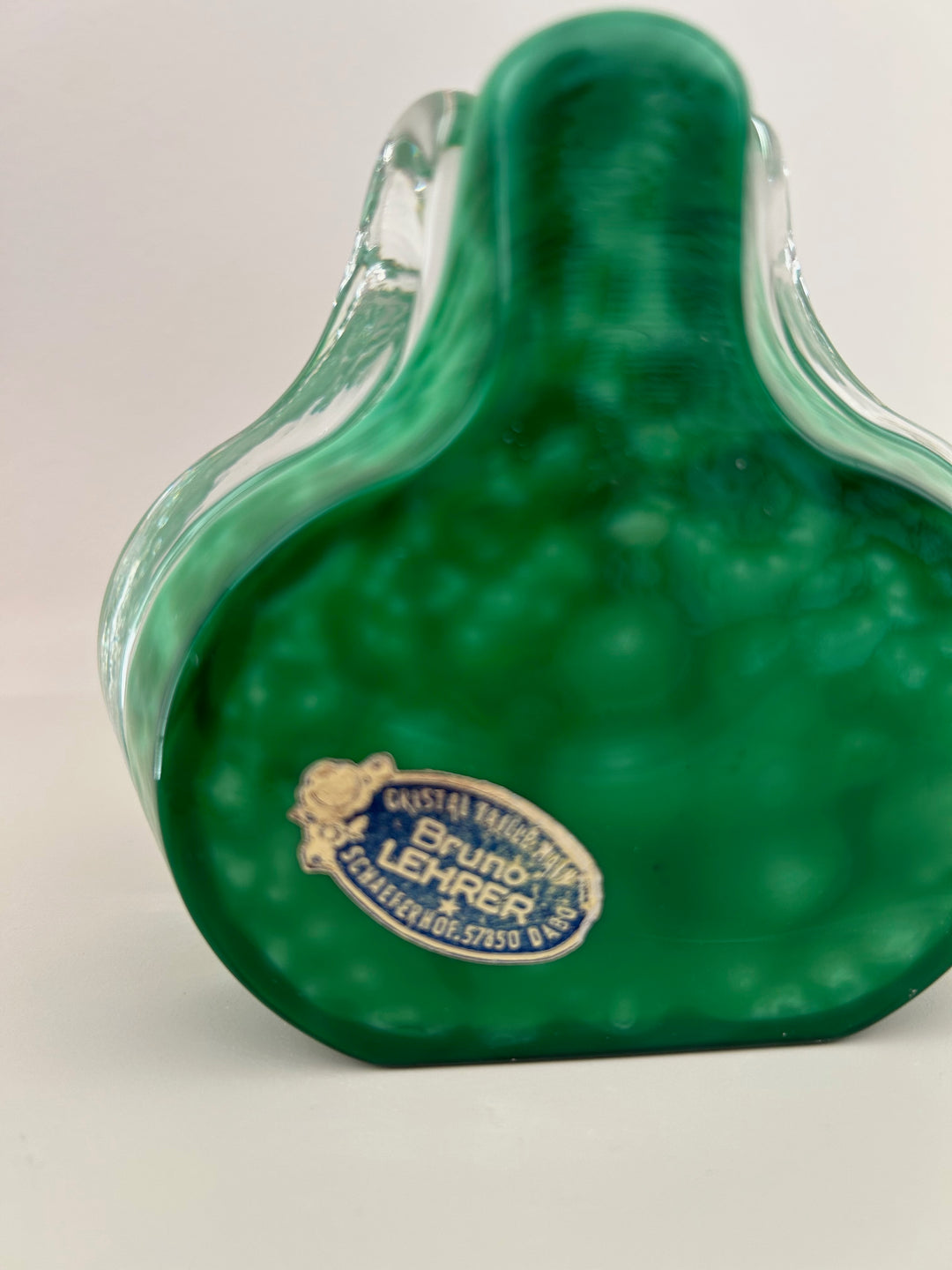Groene fluistering in kristal – vintage vaasje van Bruno Lehrer