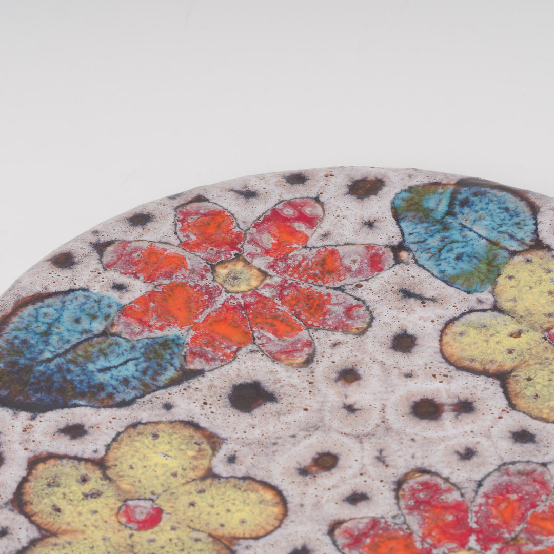 Cheerful round vintage ceramic cover with flowers
