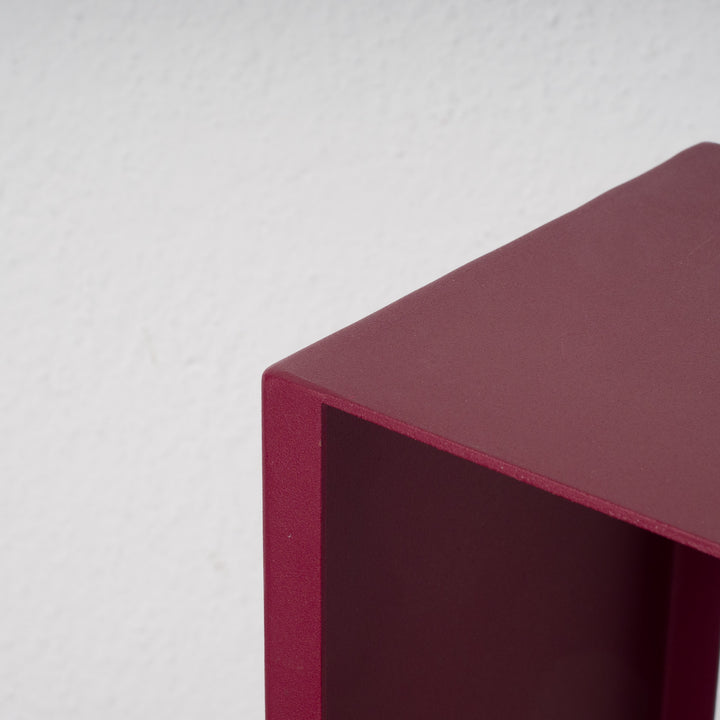 Elongated high base in burgundy red – timeless elegance value