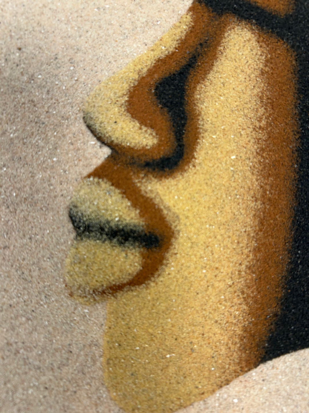 Painting on sand – Woman's face in profile – Senegal