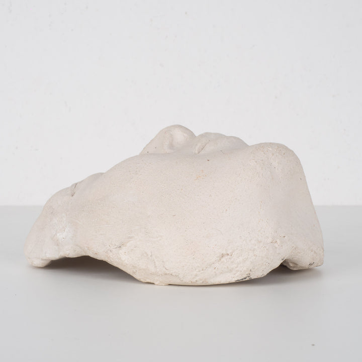 Sereen Beeld – Gezicht in Witte Klei door Kunstenares Sue (15,5 x 12 x 8 cm)