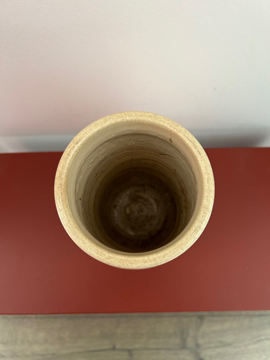 Stilte in Vorm – Beige handgemaakte Keramische Vaas (gesigneerd HM) - 19cm hoog