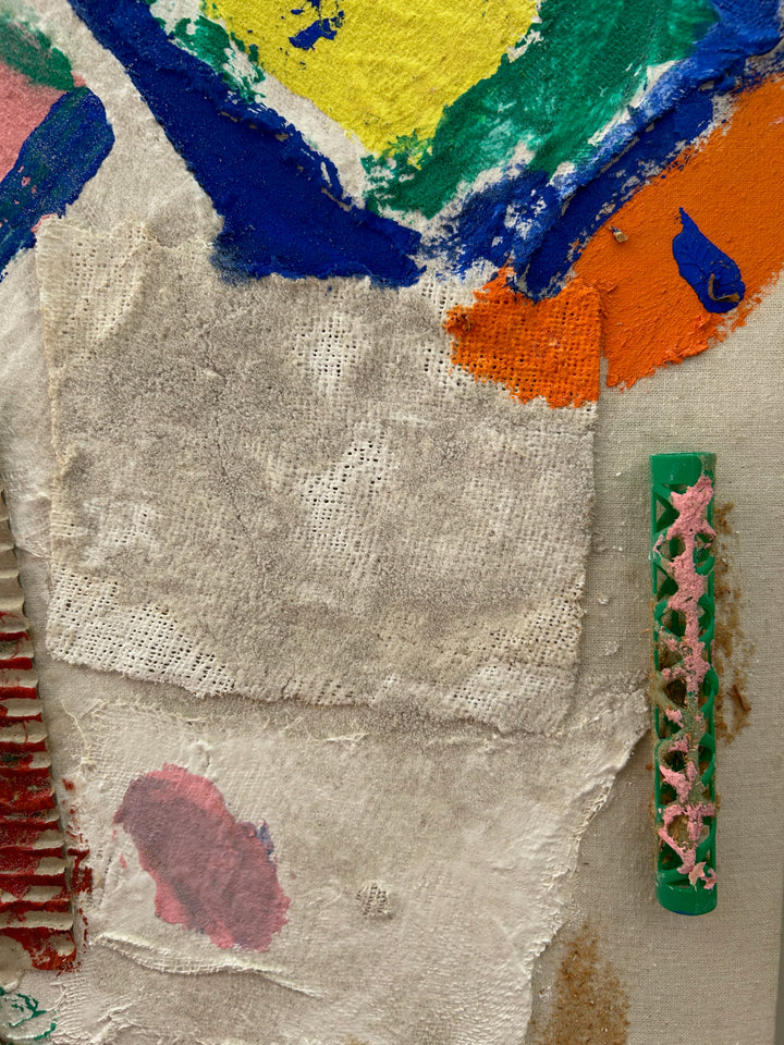 Abstracte Mixed Media Collage – Kleurrijk Textuurkunstwerk met Unieke Materialen - 64,5 x 50 x 3 cm