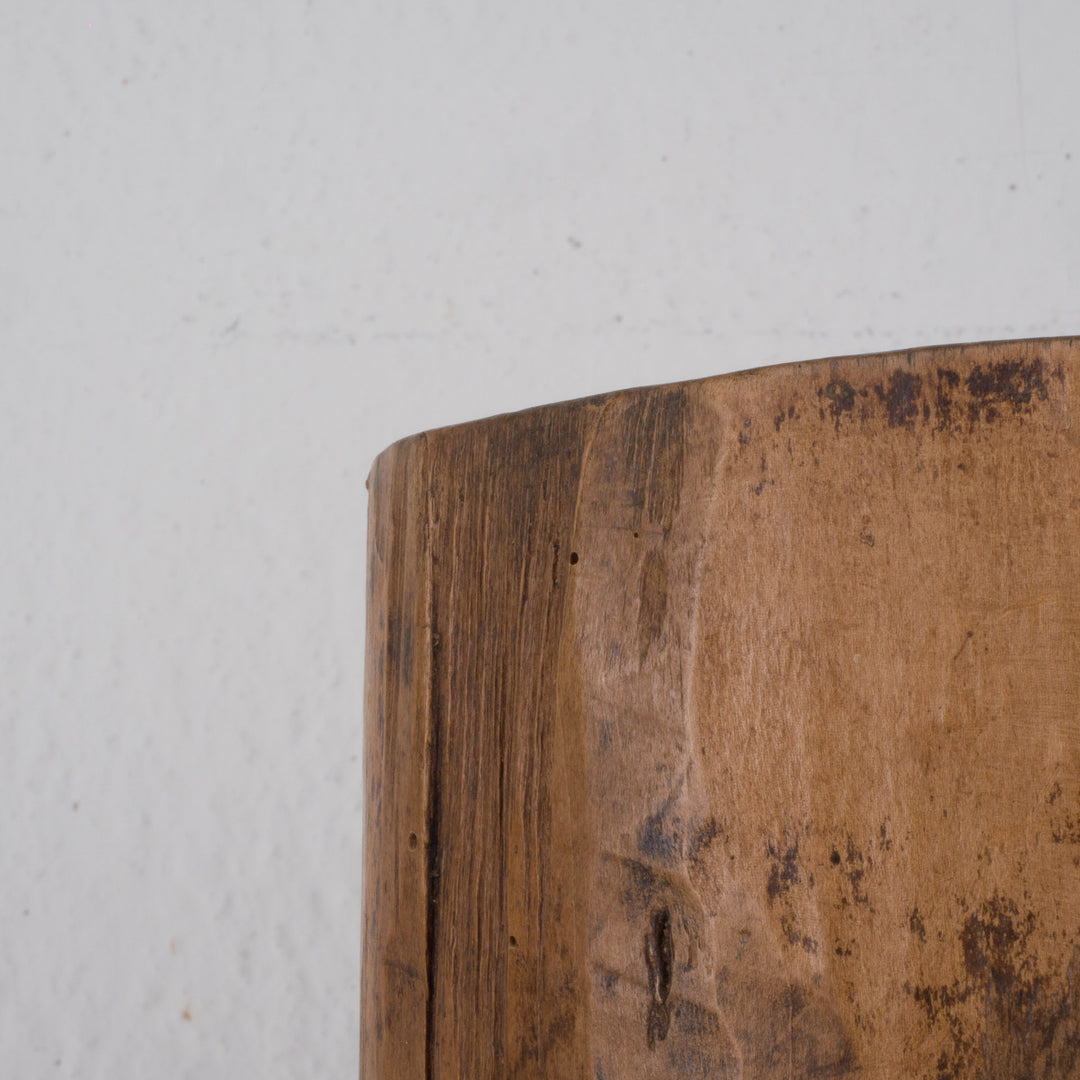 Massief houten vaasobject – Sculpturaal & tijdloos karakterstuk