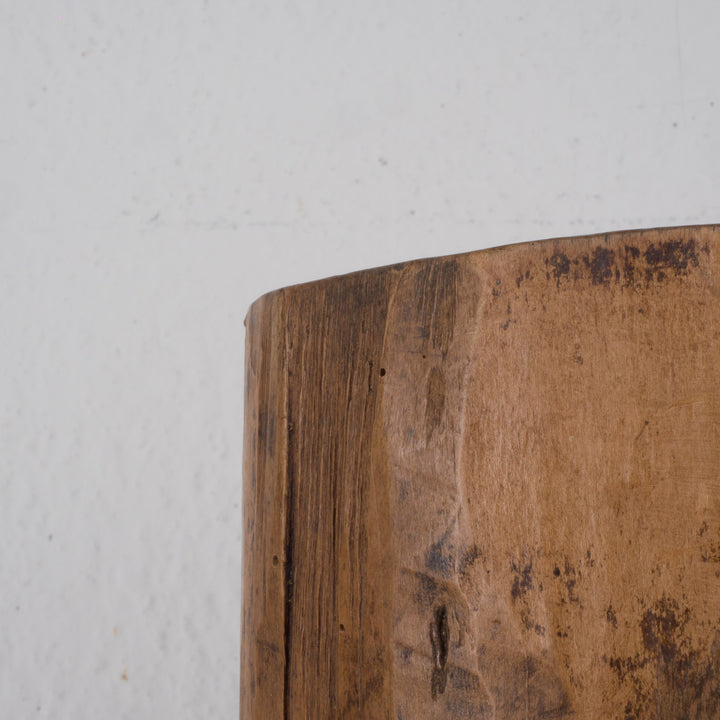 Massief houten vaasobject – Sculpturaal & tijdloos karakterstuk